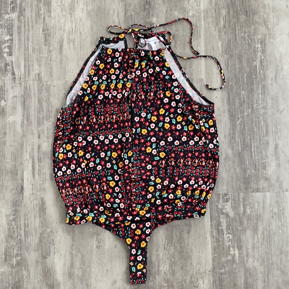 BCBG generation keyhole bodysuit floral print